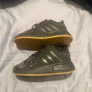 Adidas toddler 6k Sneakers with Gum Sole